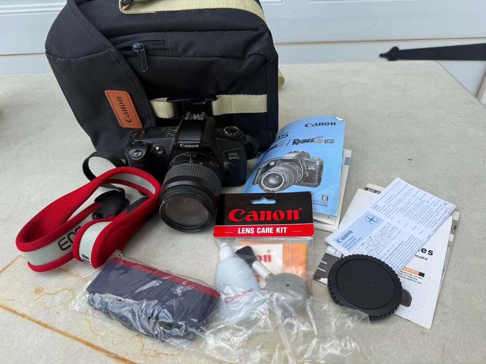 Canon EOS Rebel G 35mm Film SLR Camera Kit with Bag and Lens